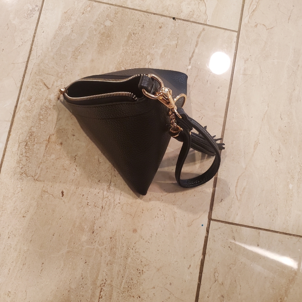 Triangle shaped wristlet